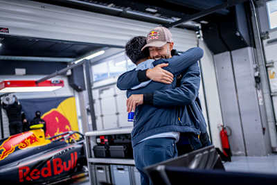 TheGrefg contó con el acompañamiento y asesoramiento de Enzo Tarnvanichkul, piloto de Fórmula 3 de Campos Racing y miembro del Red Bull Junior Team.