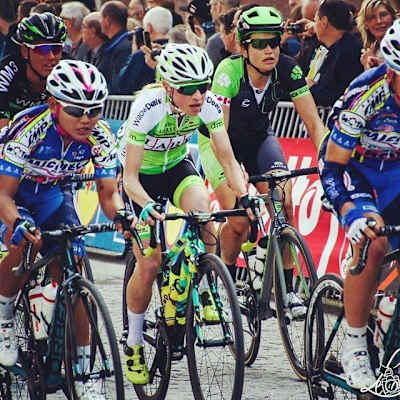 Flávia Oliveira faz história na La Flèche Wallonne