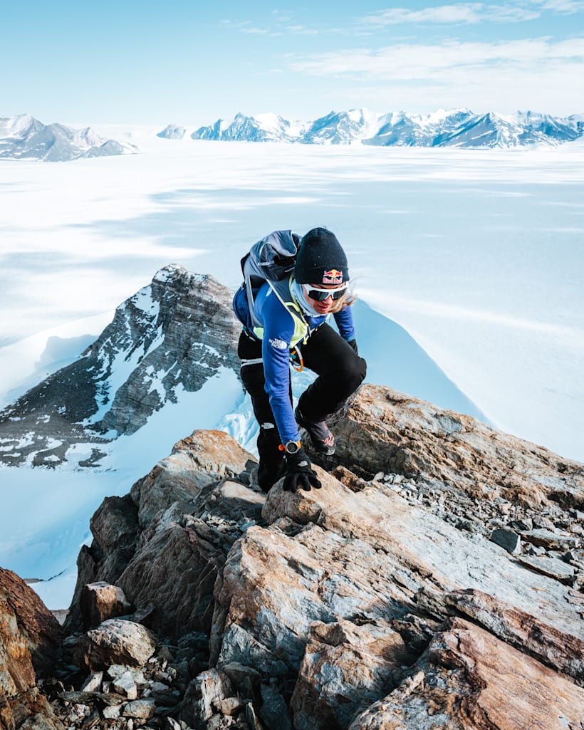 Η Fernanda Maciel ανεβαίνει στο όρος Βίνσεν κατά τη διάρκεια του project Επτά Κορυφές, στην Ανταρκτική, στις 20 Δεκεμβρίου 2022.