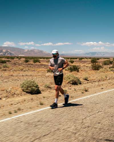 Arda lief 604,6 km vom Death Valley bis zum Santa Monica Pier in L.A.