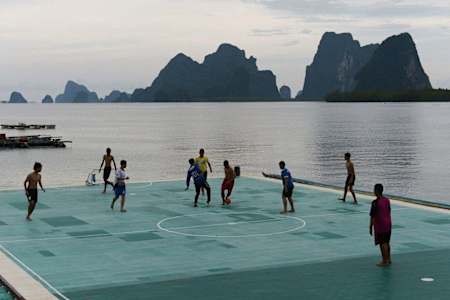 Anyone else wondering where the substitutes sit?