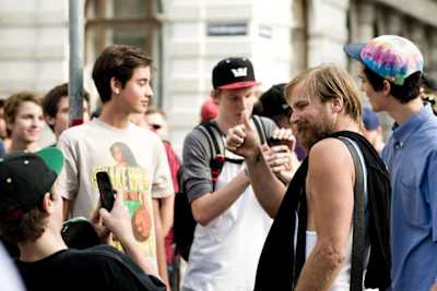 Chad Muska mit seinen Fans.