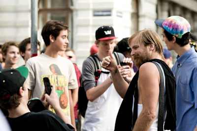 Chad Muska mit seinen Fans.