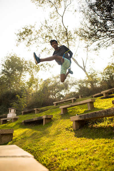 印度跳繩運動員阿卡什（Akash）正在練習跳繩。