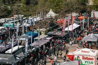 Das Eventgelände des Bike Festival Freiburg aus der Vogelperspektive.