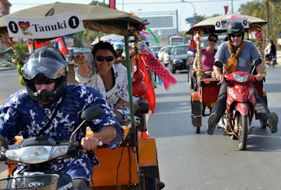 Motoristas de riquixá no Camboja.
