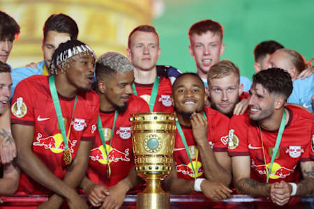 Players of of RB Leipzig wait to lift the trophy after winning the DFB Cup final match between RB Leipzig and Eintracht Frankfurt at Olympiastadion on June 03, 2023 in Berlin, Germany.