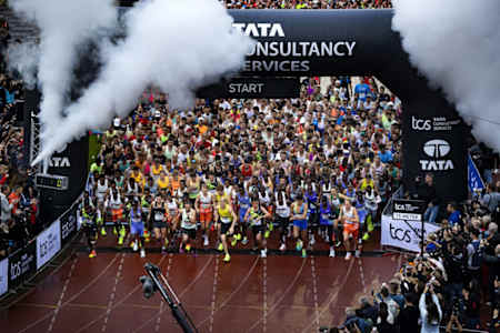 Les coureurs prennent le départ de la 48e édition du marathon d’Amsterdam, le 20 octobre 2024.