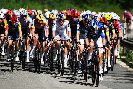 Lorena Wiebes and Demi Vollering compete during the 5th Tour de France Femmes 2026, Stage 1.