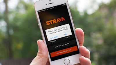 Strawa - aplikacja mobilna sportowa - zdjecie telefonu