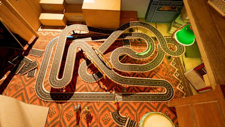 En It Takes Two puedes jugar a 25 minijuegos opcionales. ¿Qué tal una pista de carreras al estilo de Micro Machines?