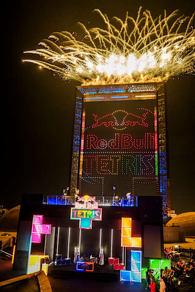 Pohľad na finálovú šou Red Bull Tetris® v Dubai Frame v Dubaji, SAE, 13. decembra 2025.