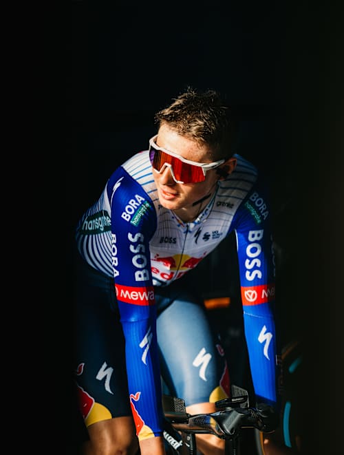 Lorenzo Finn leads the Rookies in the Tour de l'Avenir.