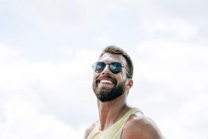 Александр Рончевіч під час тренування з банкою Red Bull.