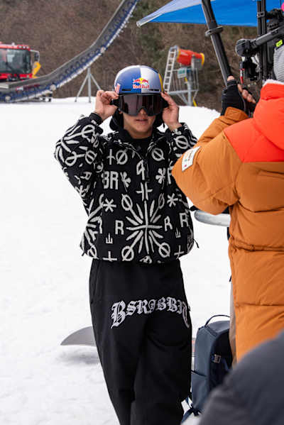 이채운 선수와 레드불 헬멧