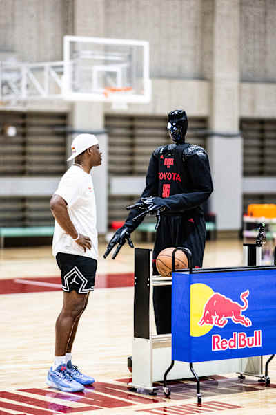 Cue6 and Lethal Shooter hit the court in Tokyo for this unique basketball challenge.