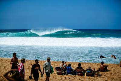 A perfect empty waves breaks at the Lexus Pipe Pro