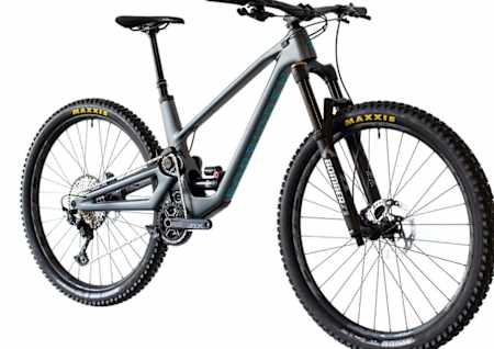 Le VTT de trail Druid SLX de Forbidden Bike est assez performant pour être utilisé en enduro.