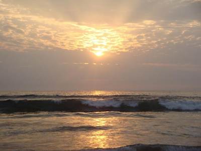 Atardecer en Montañita, en la península de Santa Elena.