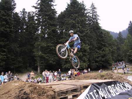 Kinda Geza în cadrul Balcaniadei de MTB din 2002, de la Poiana Brașov