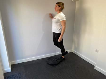 Etirez votre mollet pour éviter les problèmes de cheville et de genou