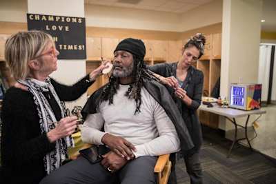 Karl Malone gets his disguise done before tricking Anthony Davis.