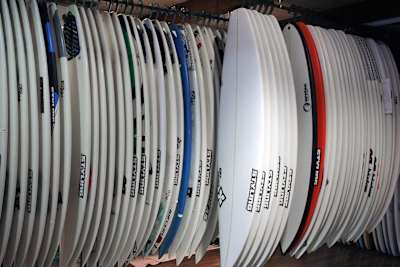 Litros de foam, resina y fibra de vidrio