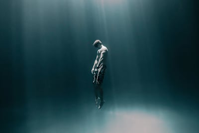 L'apnée relaxe, apporte plus de sérénité, de confiance en soi, et une vision différente du monde qui nous entoure explique Arthur Guérin-Boëri.