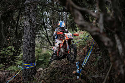 Podczas 24MX Alestrem Manuel Lettenbichler udowodnił, że jest w formie do obrony tytułu Mistrza Świata Hard Enduro 2026.