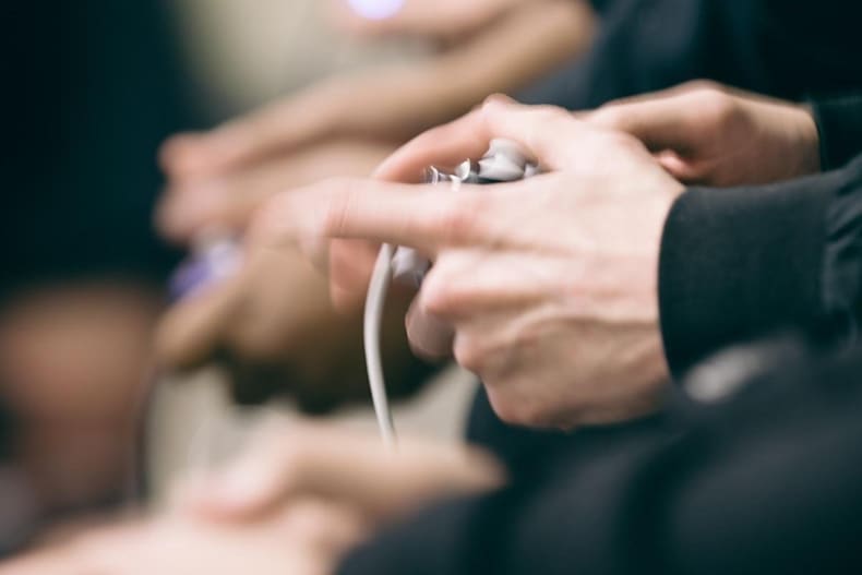 ゲーマー必読 指 手 手首用エクササイズ ストレッチ ビデオゲーム レッドブル