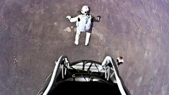 史上最惊心动魄的4分22秒太空跳伞