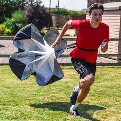 Umfassendes Training mit einem Fallschirm!