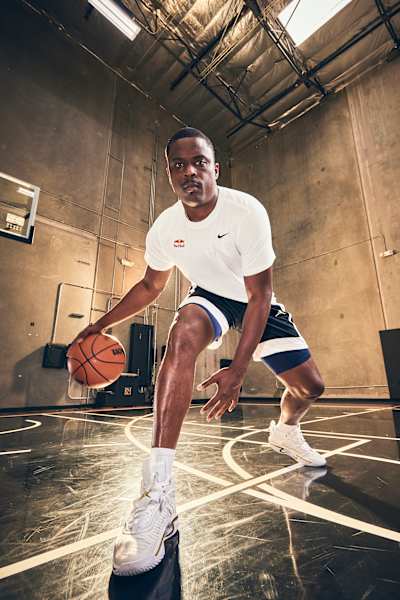 Basketball-Coach Chris Matthews.