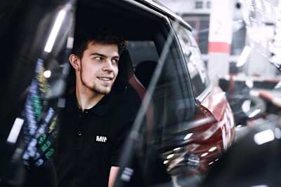 Юрий Григоренко за рулем MINI