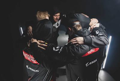 G2 players huddle before a qualifying match at the 2020 Six Invitational in Montreal, Canada.
