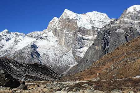 Imagen del pico Mera en Mahālangūr Himāl, Nepal.