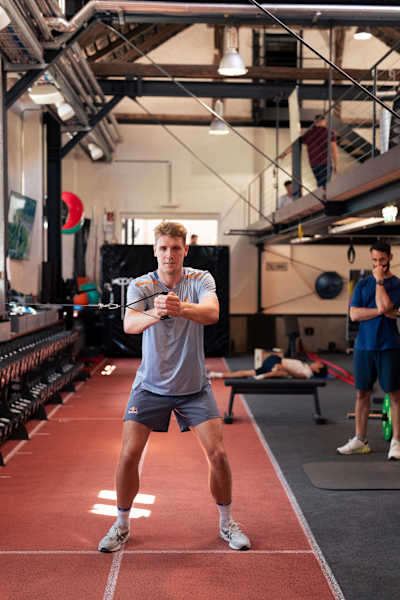 Le joueur de cricket australien Cameron Green s'entraine lors d'une séance de fitness au Red Bull Athlete Performance Center, en Autriche.