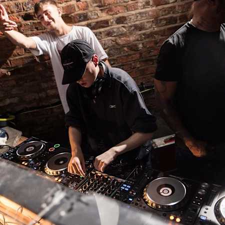 Drum'n'bass producer SL8R DJs live