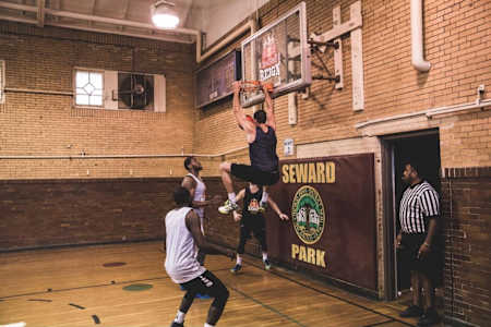 Que tal um jogo de basquete?