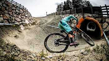 Tahnee Seagrave rides at Leogang DH Finals 2017