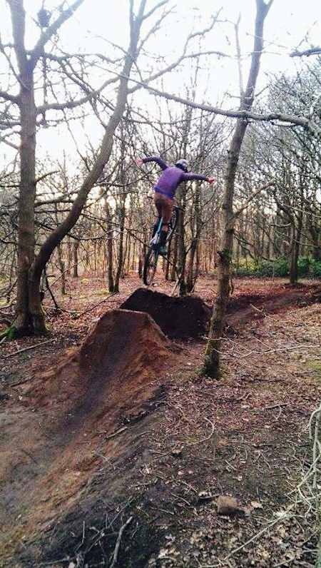 Tom Pidcock a des skills impressionnants en VTT.