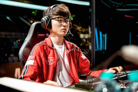Lee Sang-hyeok, aka Faker, taking part in an esports competition.