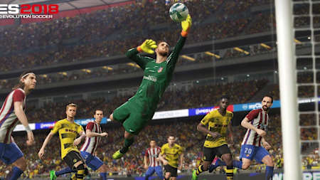 Una captura de pantalla que muestra a los jugadores en el campo en PES