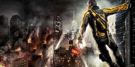 Ein Mann hält sich an einem Rohr fest und überblickt eine brennende Metropole