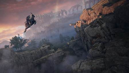 Captura de pantalla de Elden Ring muestra al personaje principal sobre un caballo saltando por un barranco.