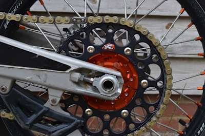 A close up of the gears on an FMX bike