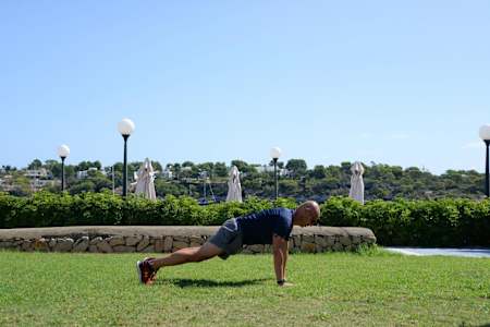 Quinto paso del burpee (final del fondo de brazos)