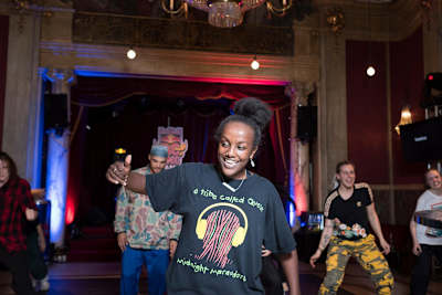 B-girl Niki sharing freestyle concepts at a masterclass in Vienna.