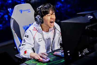 Keria gaming at a computer.