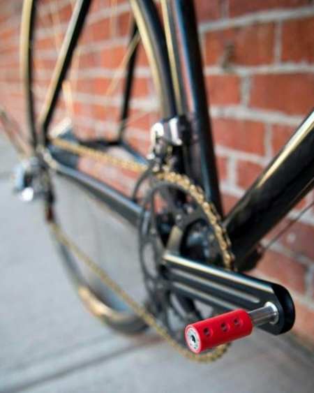 Zelfs de pedalen zijn uitgeboord om grammen te besparen!